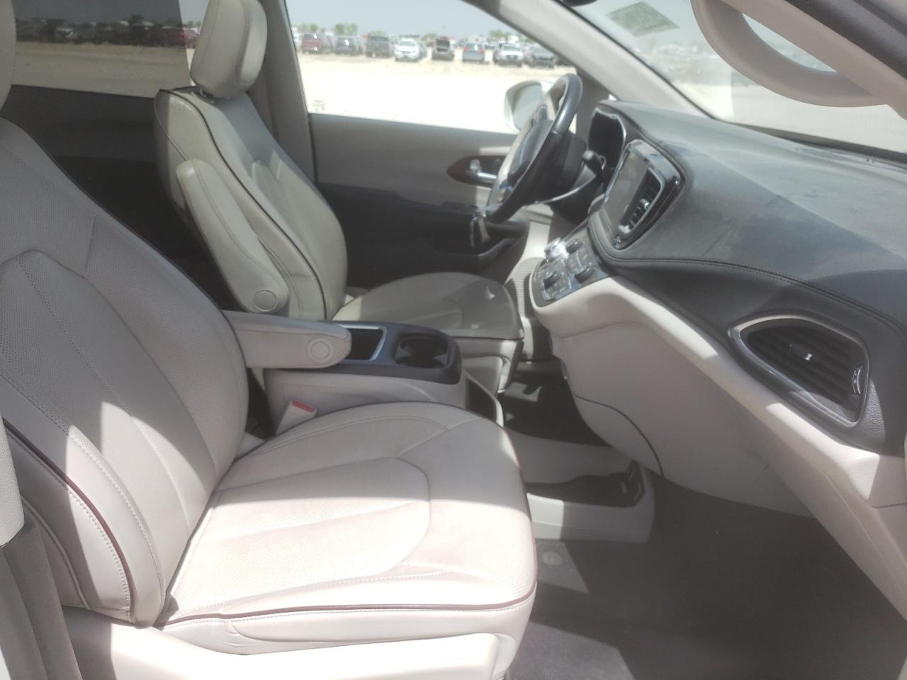 Photo 5 from auction – 2020 CHRYSLER PACIFICA L with VIN 2C4RC1GG5LR187012