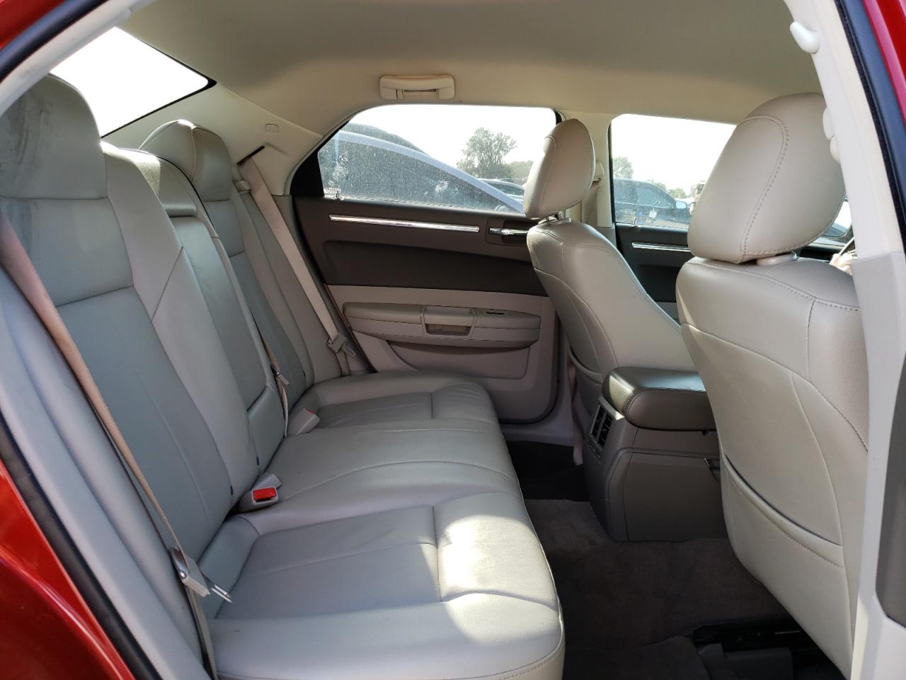 Photo 6 from auction – 2010 CHRYSLER 300 TOURIN with VIN 2C3CA5CV8AH251736