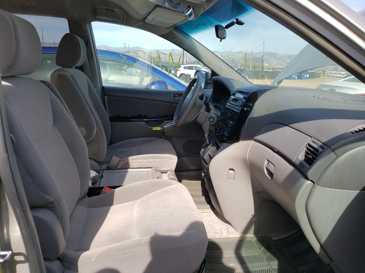 Photo 5 from auction – 2005 TOYOTA SIENNA CE with VIN 5TDZA23C15S306232