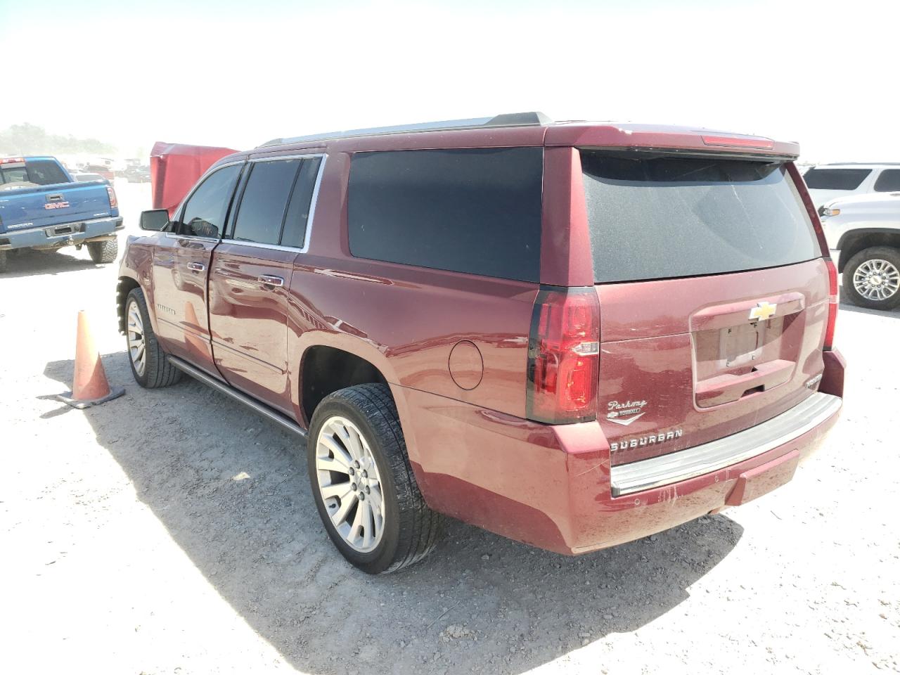 Photo 3 from auction – 2020 CHEVROLET SUBURBAN C with VIN 1GNSCJKC2LR134044