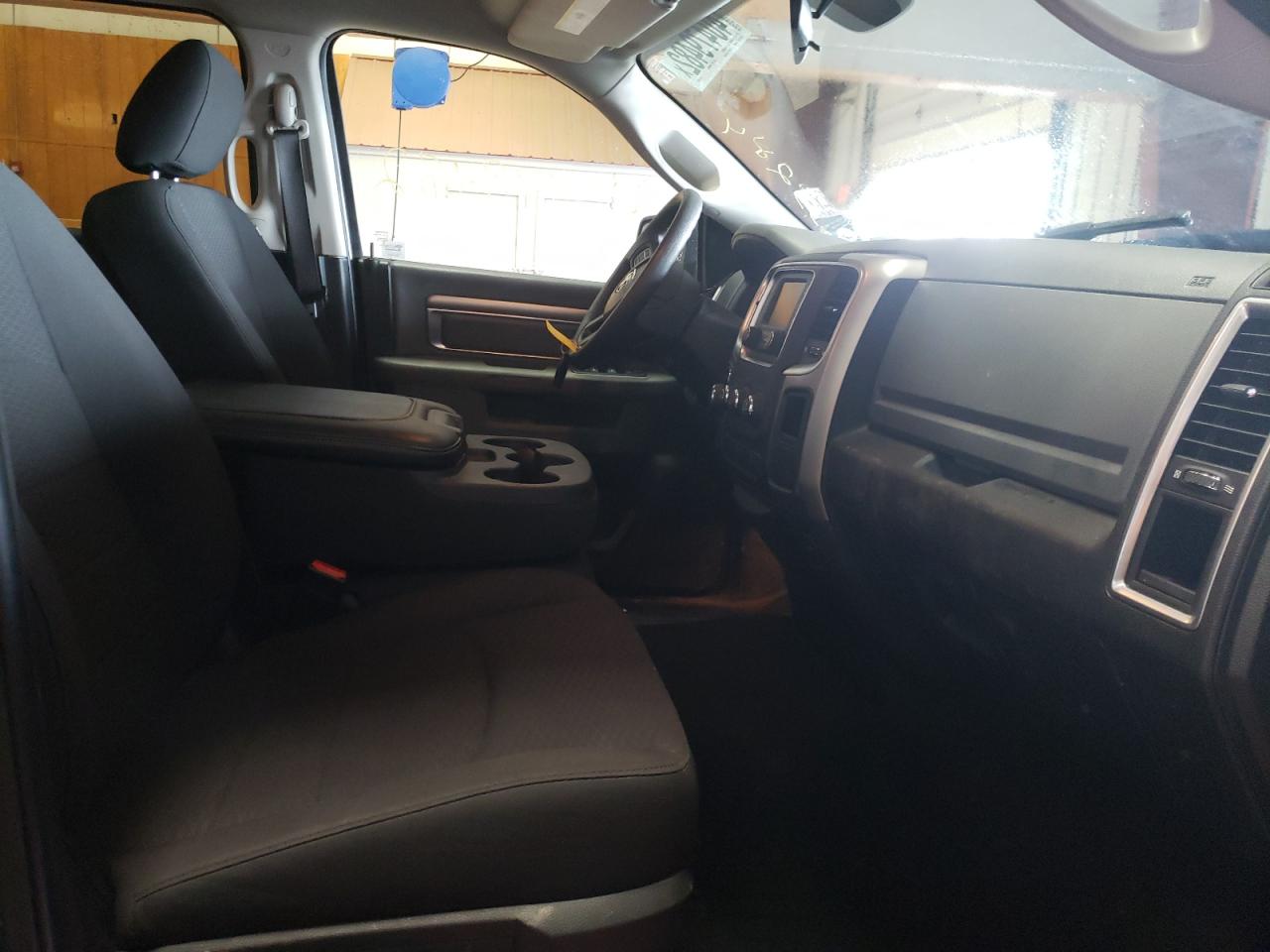 Photo 5 from auction – 2019 RAM 1500 CLASS with VIN 1C6RR7GG0KS688699