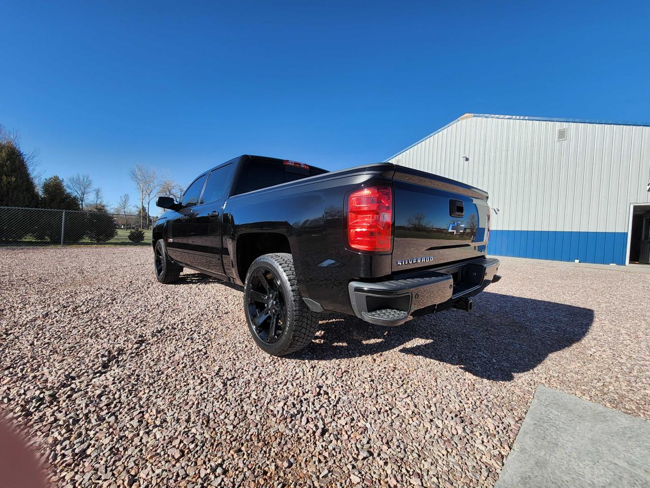 Photo 3 from auction – 2017 CHEVROLET SILVERADO with VIN 3GCUKREC3HG288008