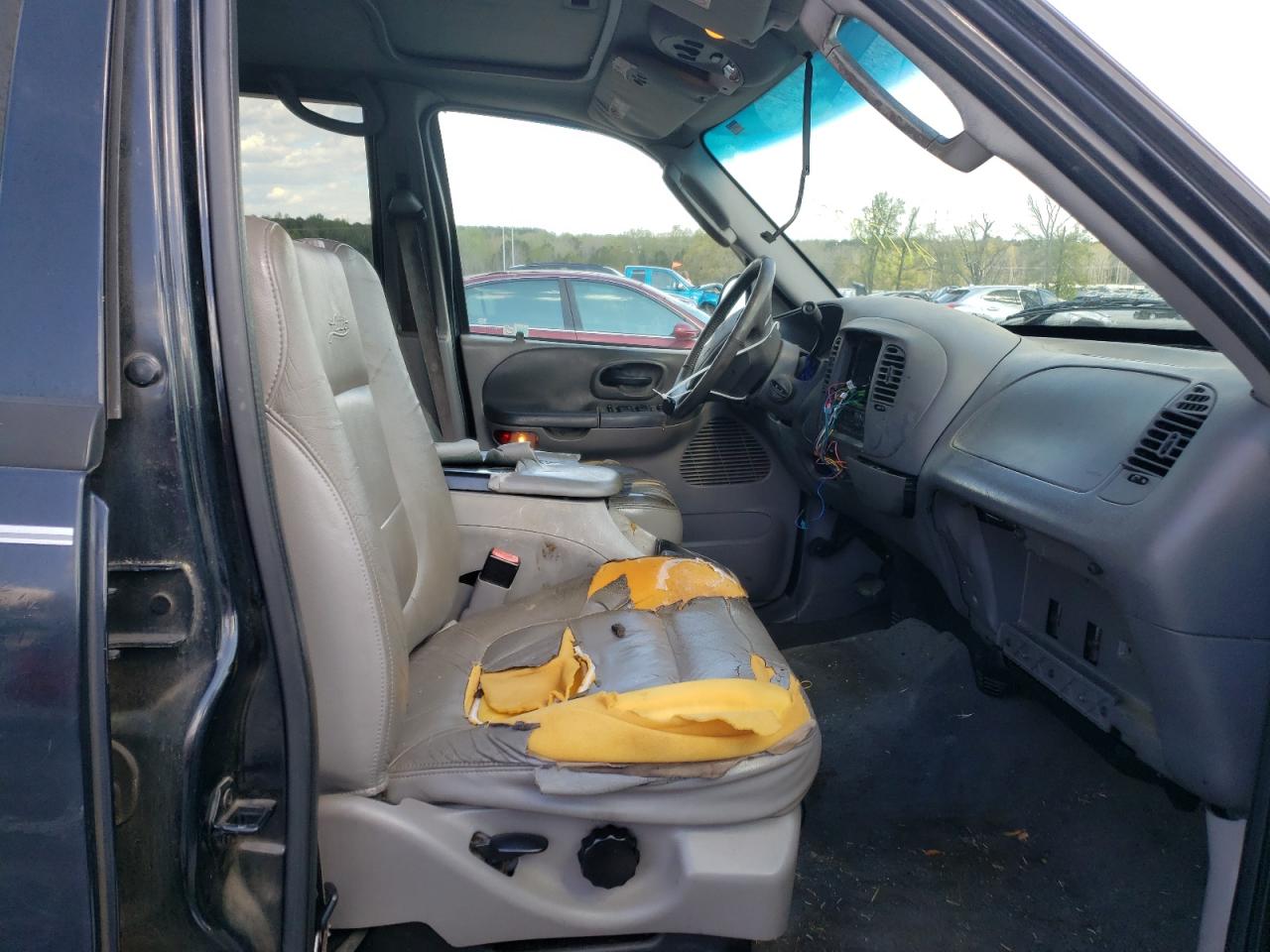 Photo 5 from auction – 2003 FORD F150 with VIN 1FTRW07L53KA45921