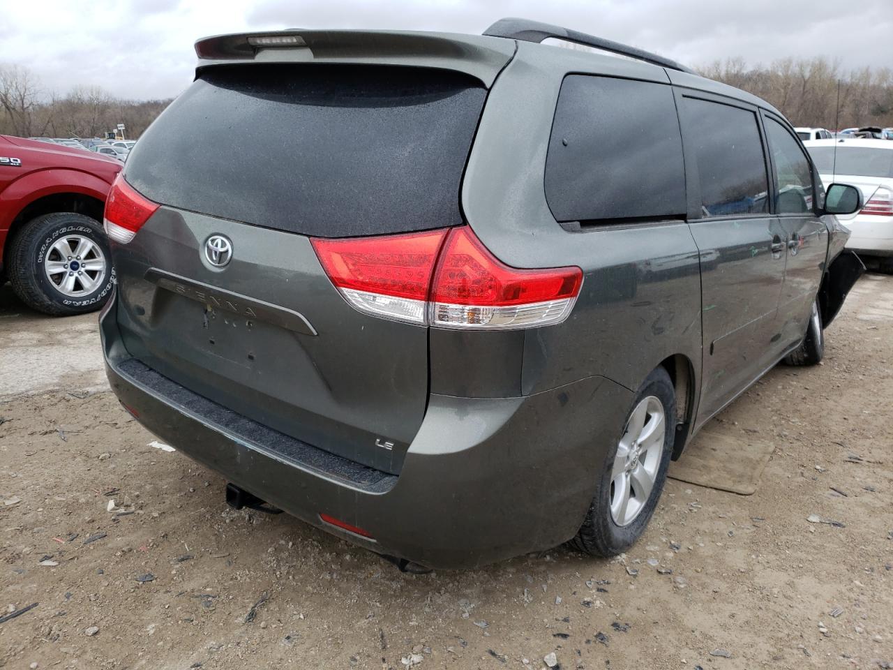 Photo 4 from auction – 2011 TOYOTA SIENNA LE with VIN 5TDKK3DC3BS084579