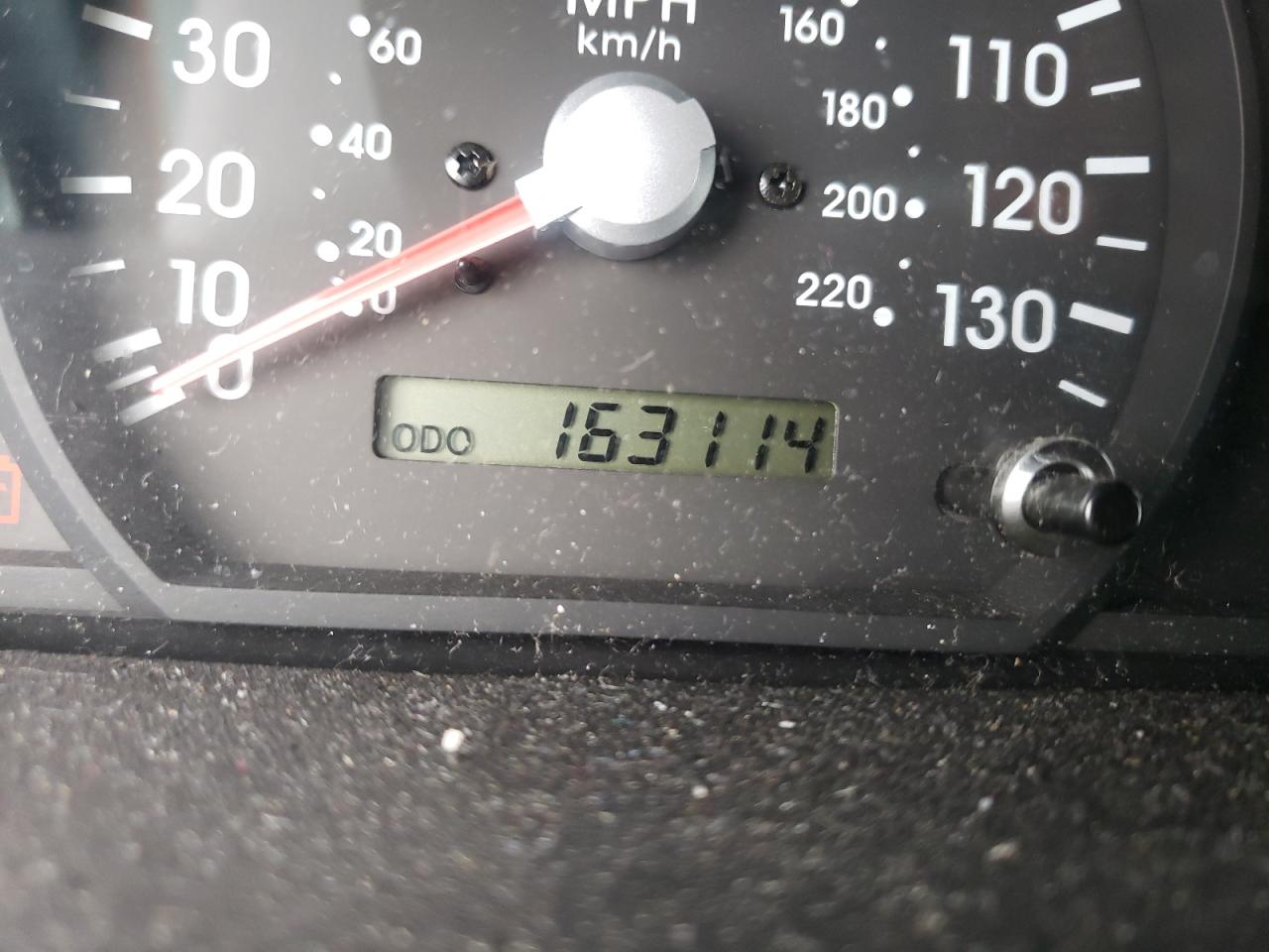 Photo 8 from auction – 2004 KIA SORENTO with VIN KNDJC733145314632