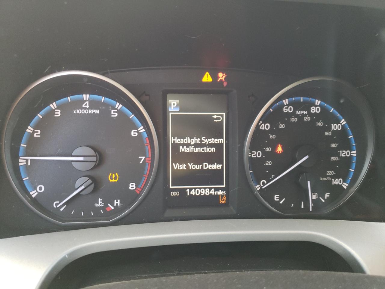 Photo 8 from auction – 2018 TOYOTA RAV4 LE with VIN 2T3BFREV8JW757368
