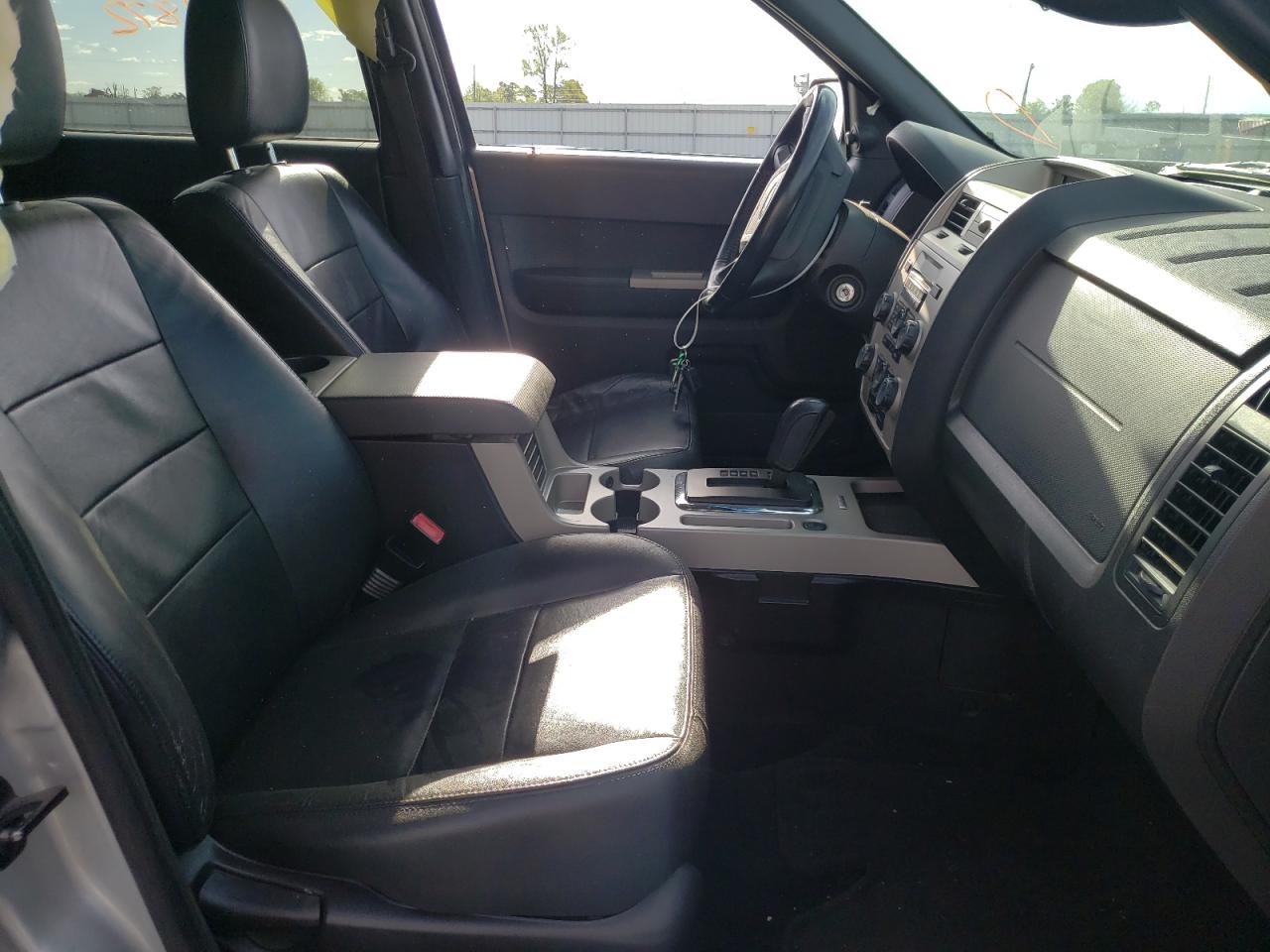 Photo 5 from auction – 2010 FORD ESCAPE XLT with VIN 1FMCU0DG6AKB10173