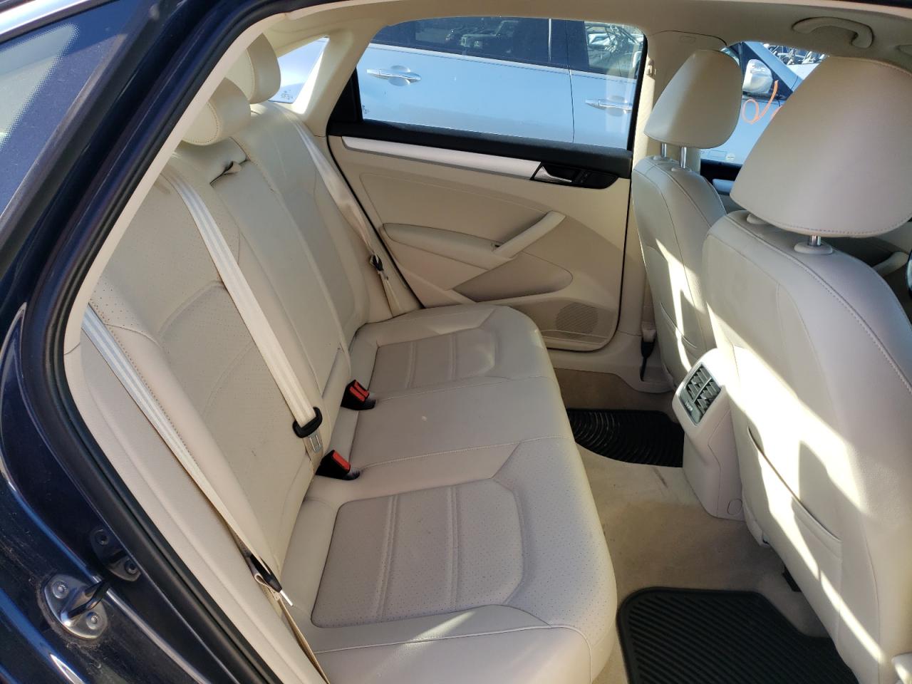 Photo 6 from auction – 2013 VOLKSWAGEN PASSAT SE with VIN 1VWBN7A30DC095186