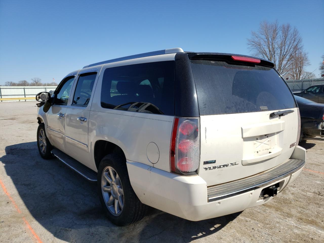 Photo 3 from auction – 2010 GMC YUKON XL D with VIN 1GKUKMEF8AR274404