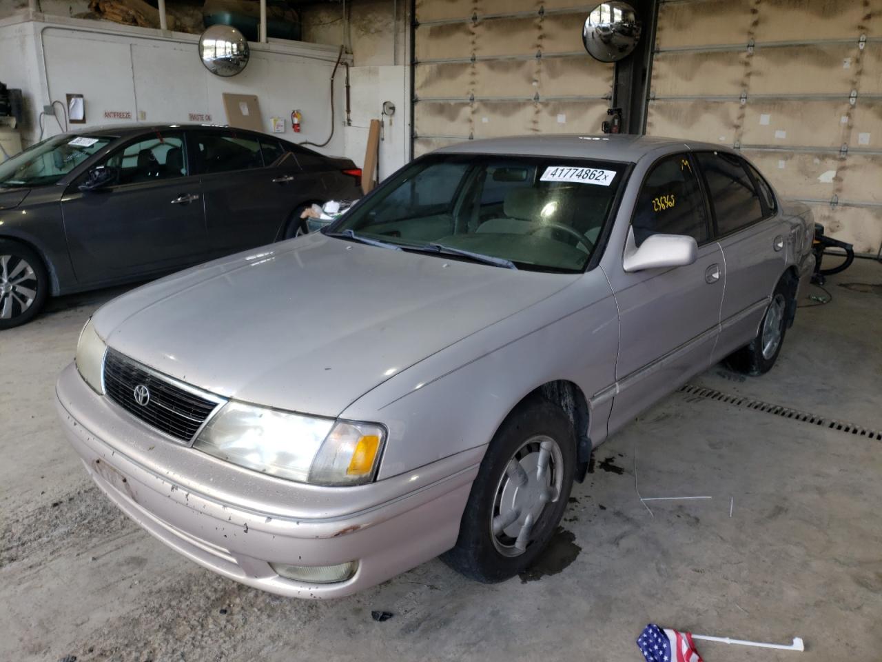 Photo 2 from auction – 1998 TOYOTA AVALON XL with VIN 4T1BF18B5WU225403