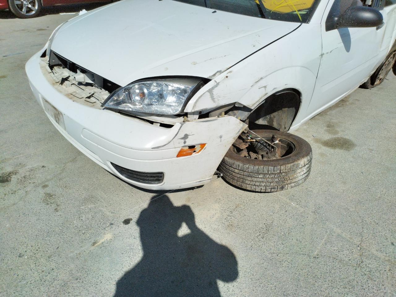 Photo 9 from auction – 2005 FORD FOCUS ZX3 with VIN 3FAFP31N05R111467