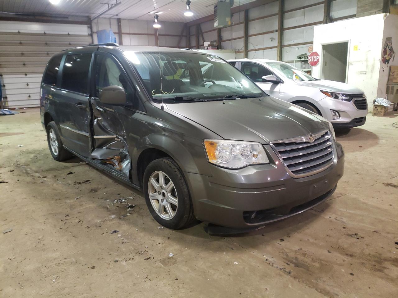 CHRYSLER TOWN & COU 2010 with VIN 2A4RR5D12AR194786 - Photo from auction