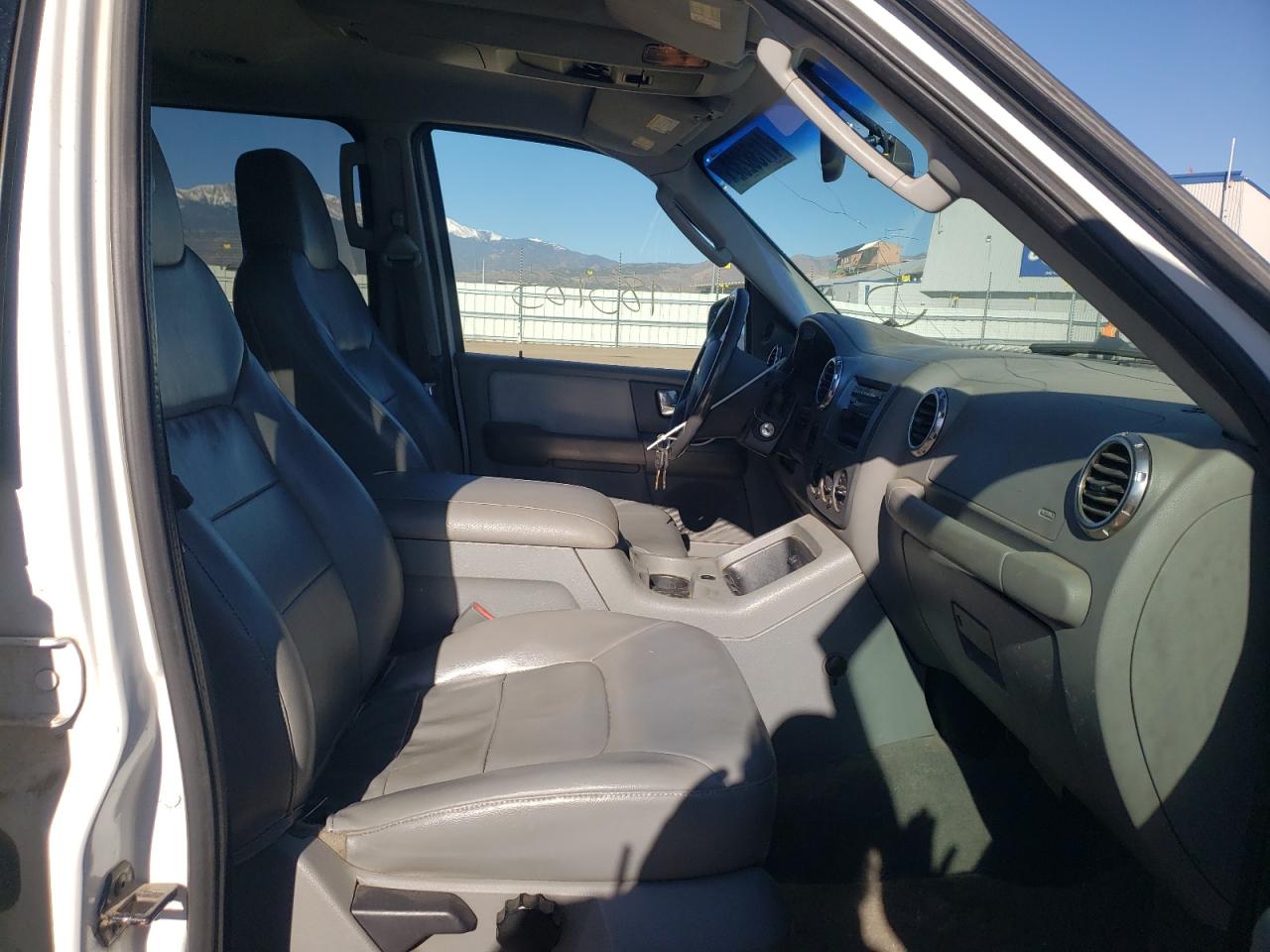 Photo 5 from auction – 2004 FORD EXPEDITION with VIN 1FMPU16L34LB64806