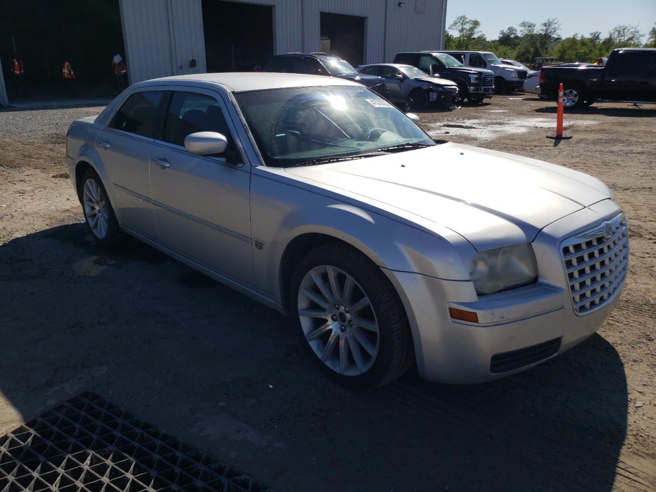 CHRYSLER 300C 2007 with VIN 2C3KA63HX7H784109 - Photo from auction