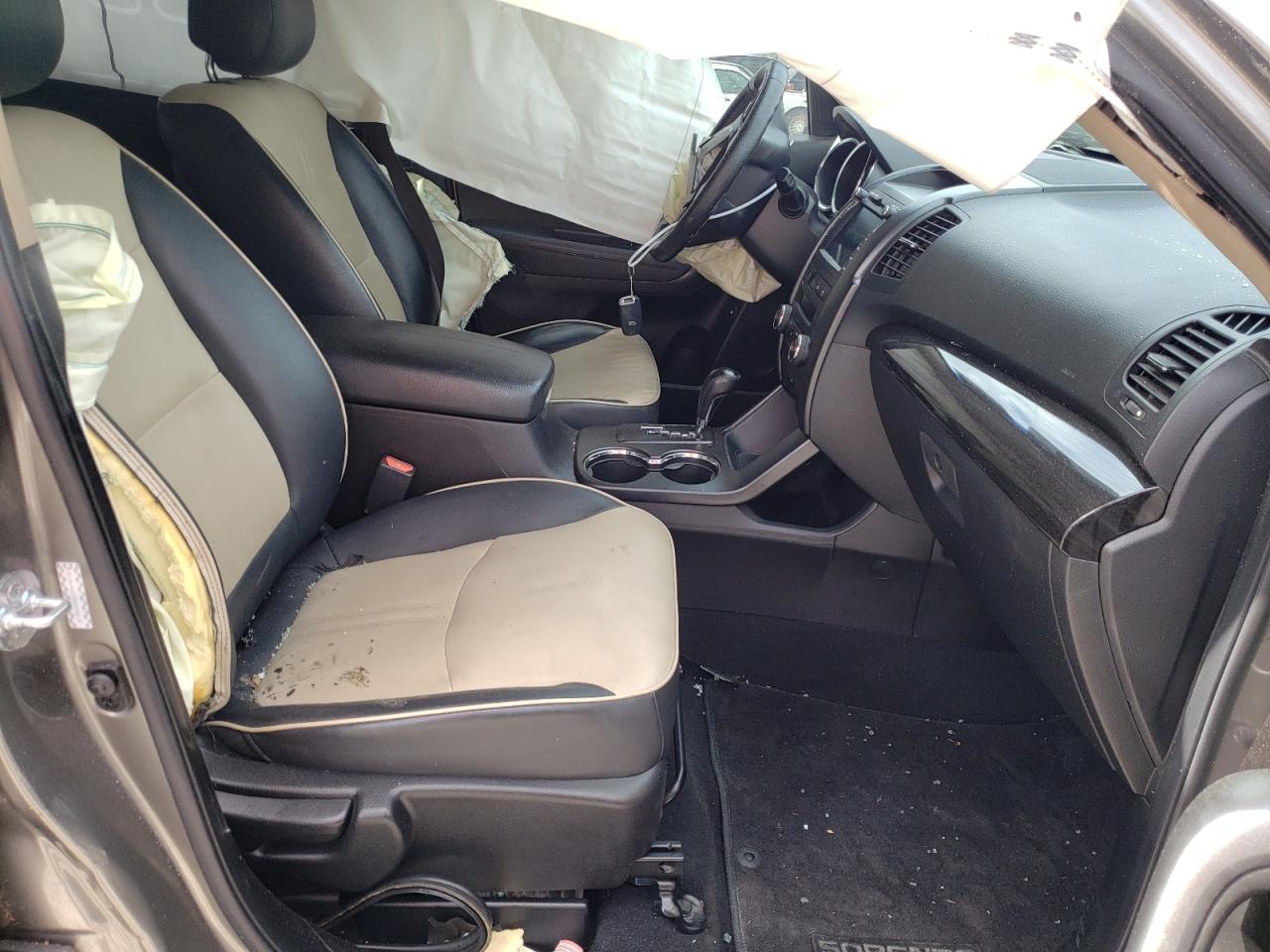 Photo 5 from auction – 2011 KIA SORENTO EX with VIN 5XYKU4A25BG028510