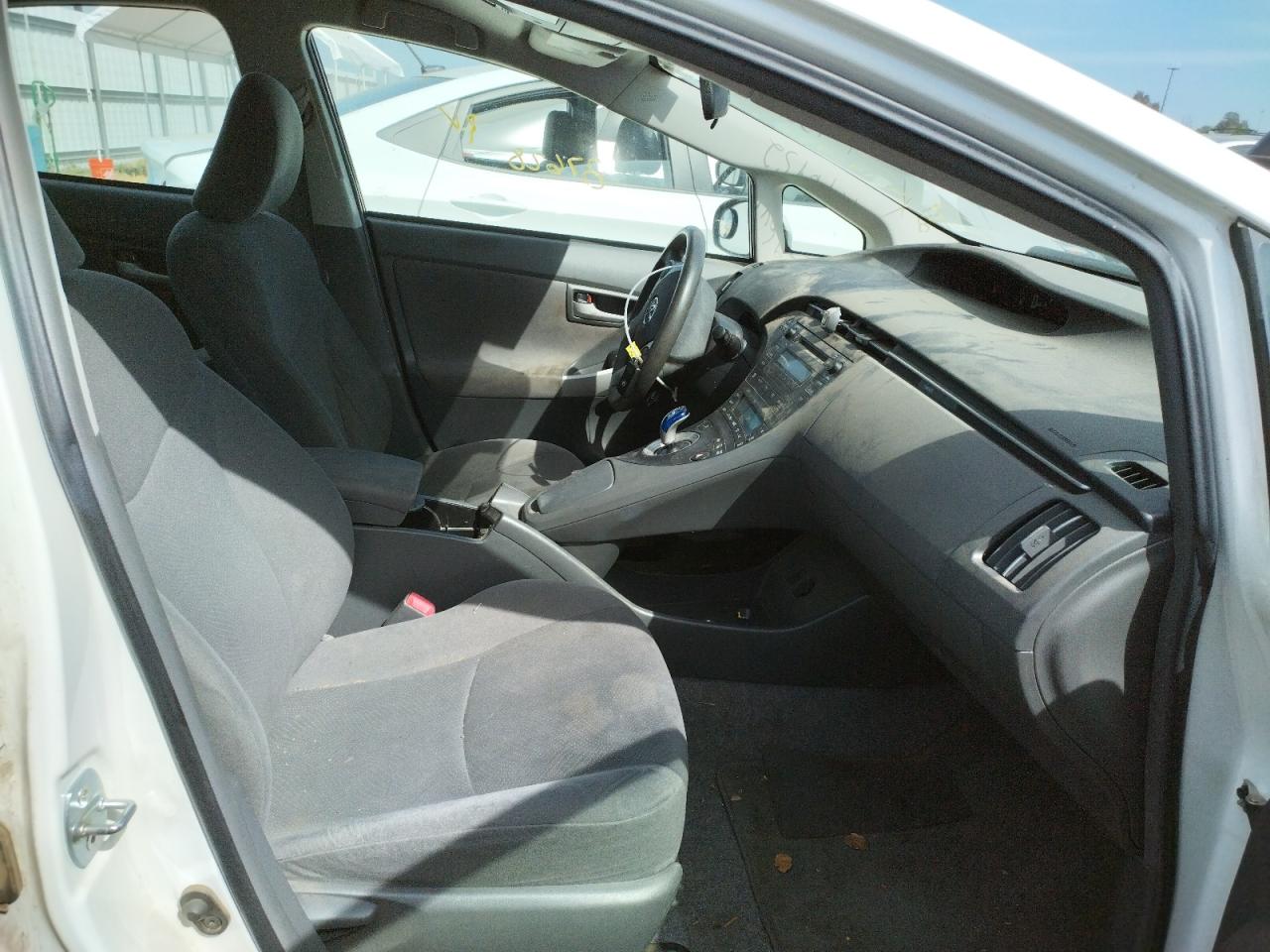 Photo 5 from auction – 2011 TOYOTA PRIUS with VIN JTDKN3DU3B5373581