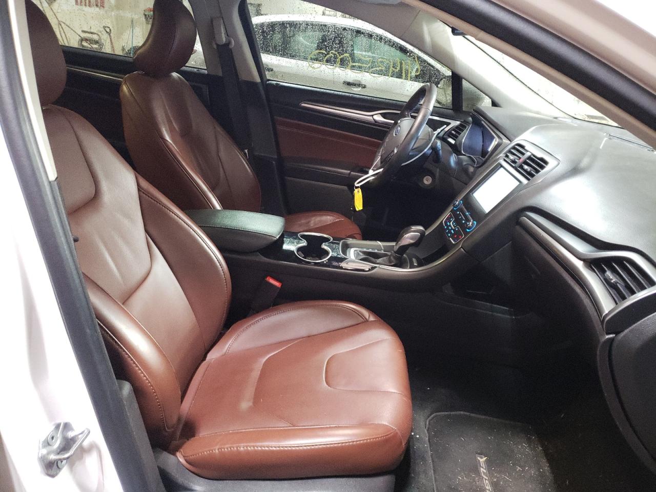Photo 5 from auction – 2016 FORD FUSION SE with VIN 3FA6P0HD2GR362621