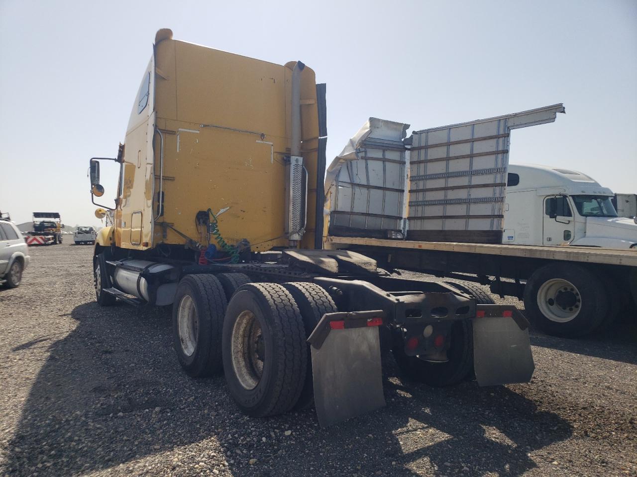 Photo 3 from auction – 2005 FREIGHTLINER CONVENTION with VIN 1FUJA6CK45LU28329