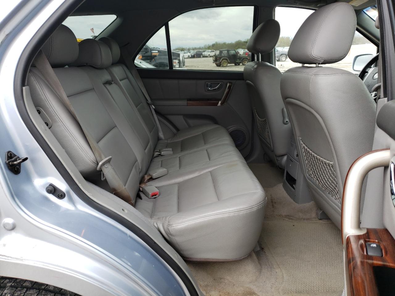Photo 6 from auction – 2005 KIA SORENTO EX with VIN KNDJD733155463430