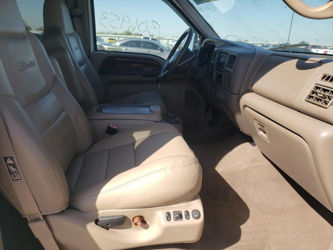 Photo 5 from auction – 2002 FORD EXCURSION with VIN 1FMSU43F92EB79080