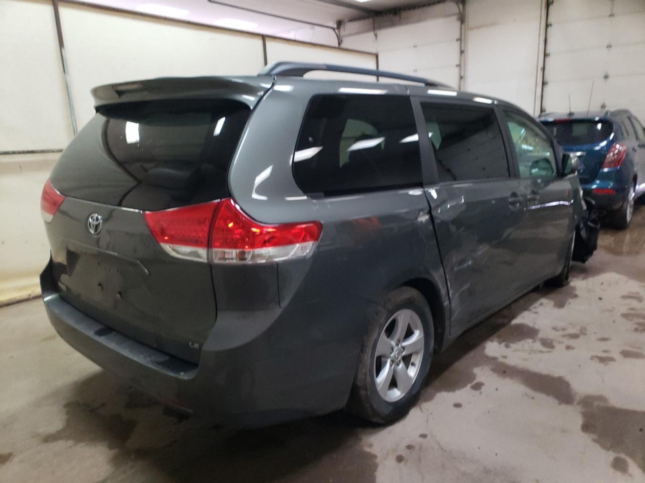 Photo 4 from auction – 2012 TOYOTA SIENNA LE with VIN 5TDKK3DC0CS178047