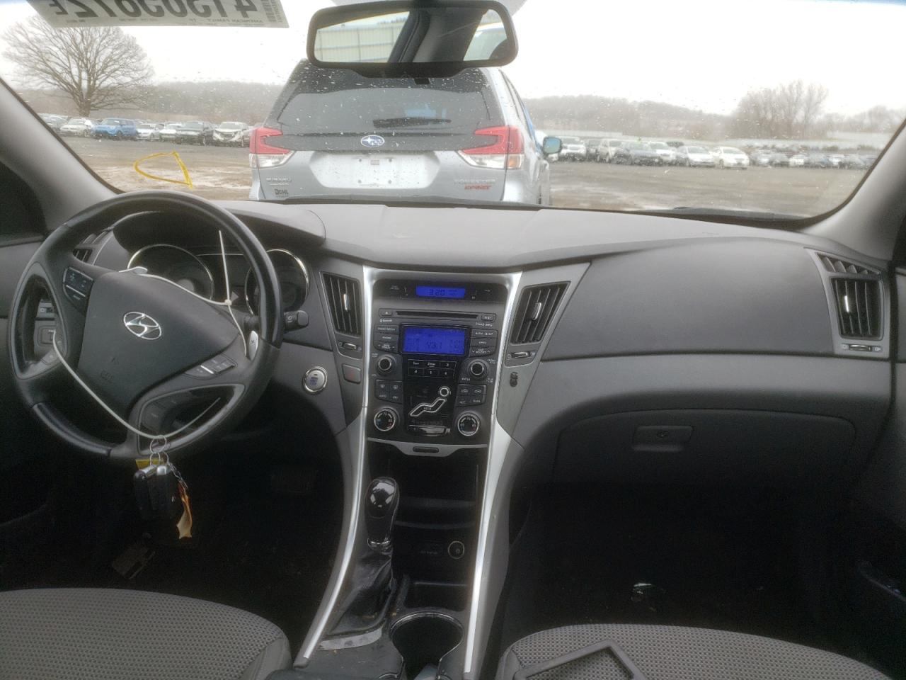 Photo 9 from auction – 2012 HYUNDAI SONATA SE with VIN 5NPEC4AB4CH406813