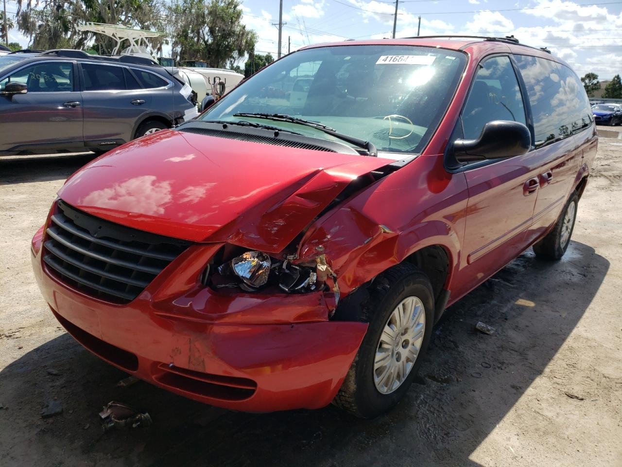Photo 2 from auction – 2005 CHRYSLER TOWN & COU with VIN 2C4GP44R35R102996