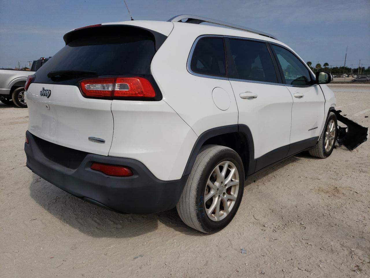 Photo 4 from auction – 2015 JEEP CHEROKEE L with VIN 1C4PJLCB5FW627647