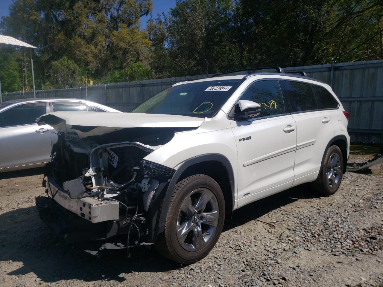 Photo 2 from auction – 2017 TOYOTA HIGHLANDER with VIN 5TDDGRFH6HS021281