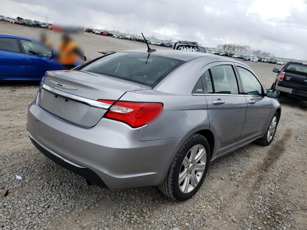 Photo 4 from auction – 2013 CHRYSLER 200 LX with VIN 1C3CCBAB7DN670609