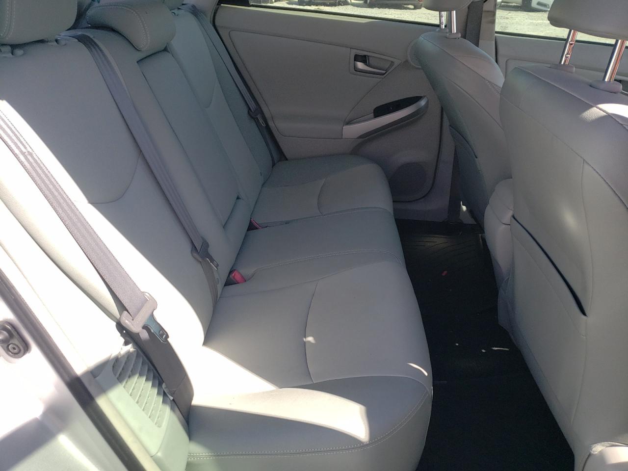 Photo 6 from auction – 2014 TOYOTA PRIUS with VIN JTDKN3DU6E1775140