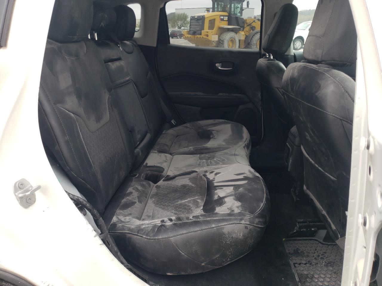Foto 6 de la subasta – 2019 JEEP COMPASS LA con VIN 3C4NJCBB5KT763009
