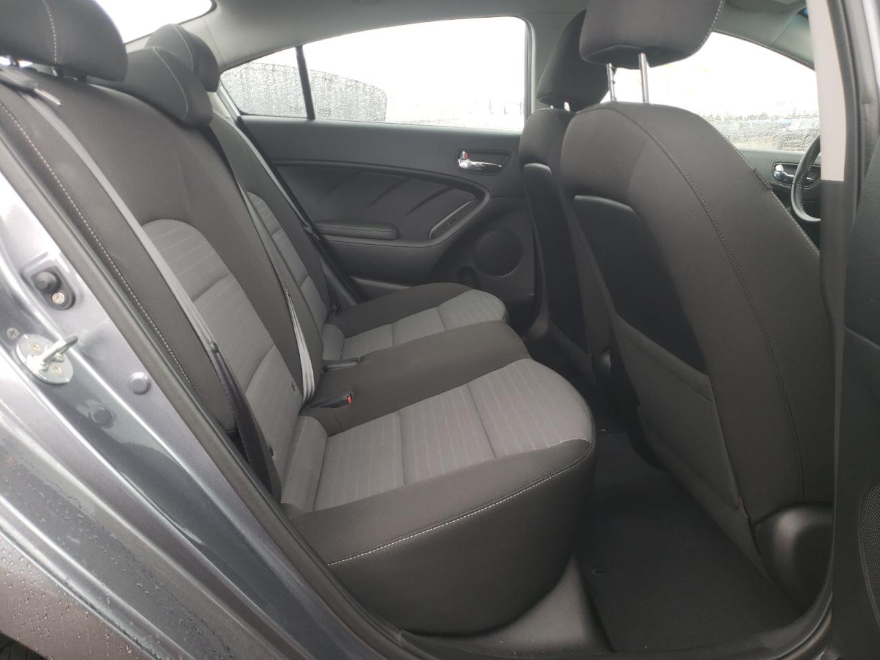Photo 18 from auction – 2018 KIA FORTE LX with VIN 3KPFL4A71JE176553