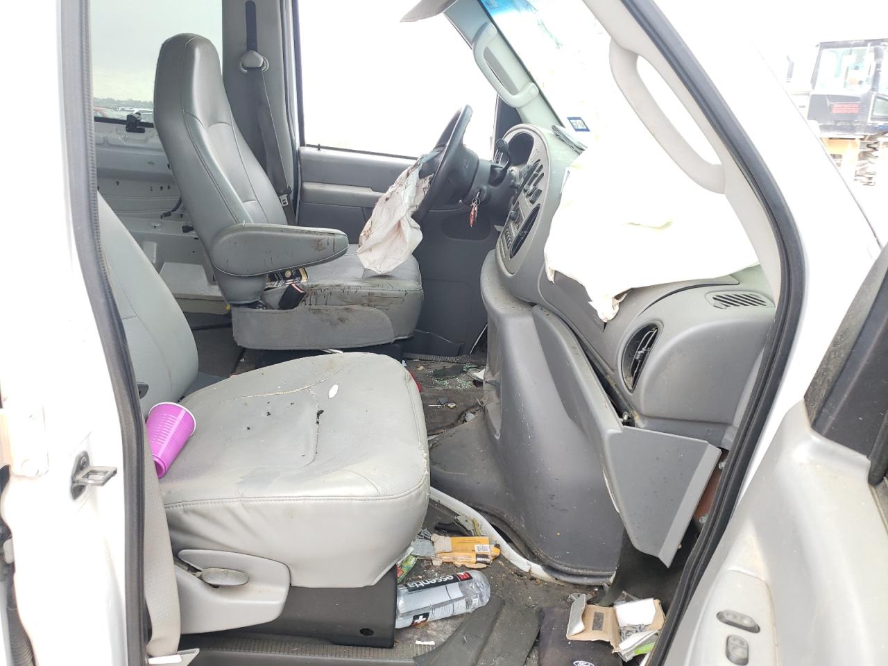Photo 5 from auction – 2008 FORD ECONOLINE with VIN 1FBSS31L68DA69216