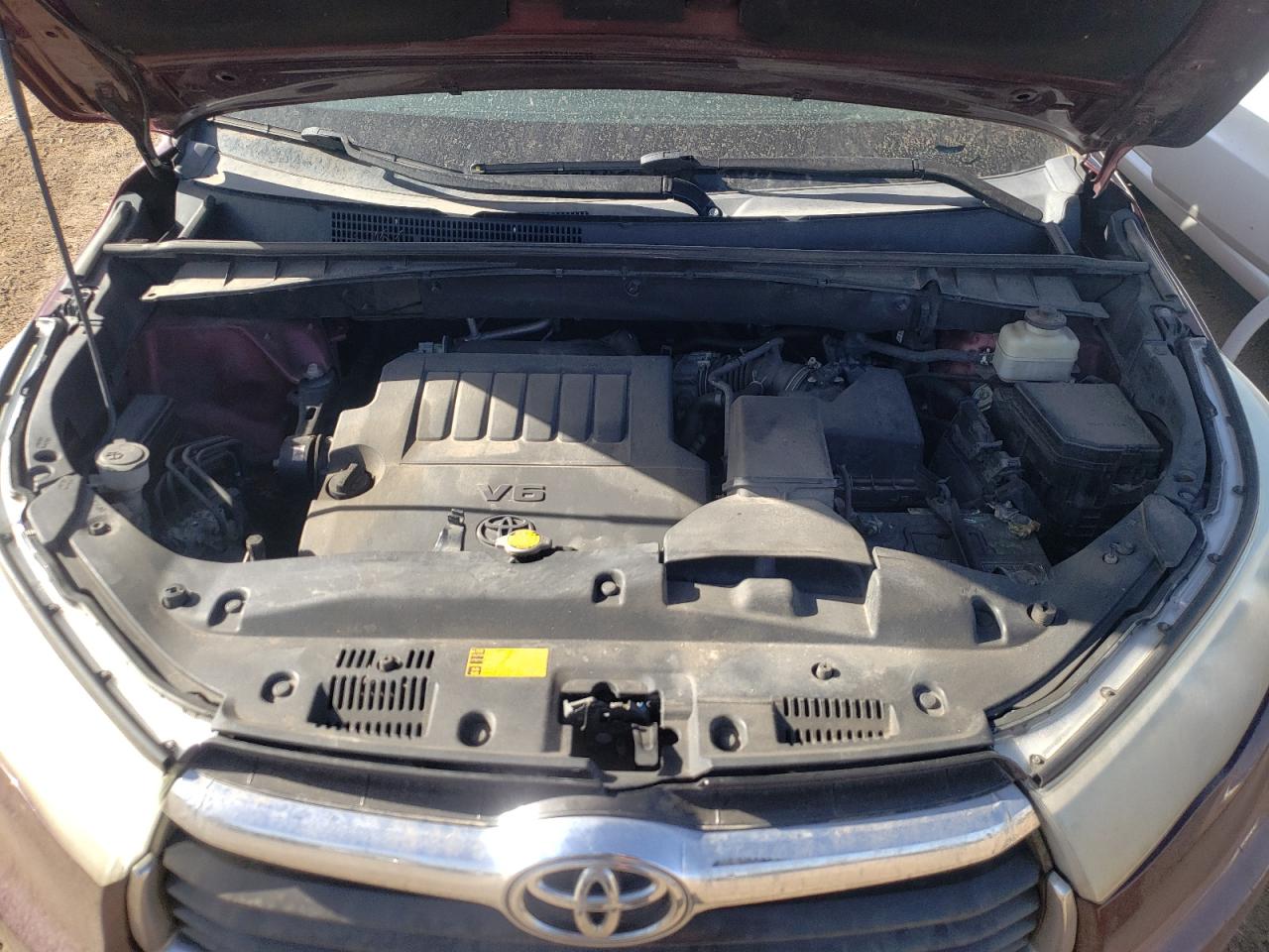 Photo 7 from auction – 2015 TOYOTA HIGHLANDER with VIN 5TDBKRFH0FS074089