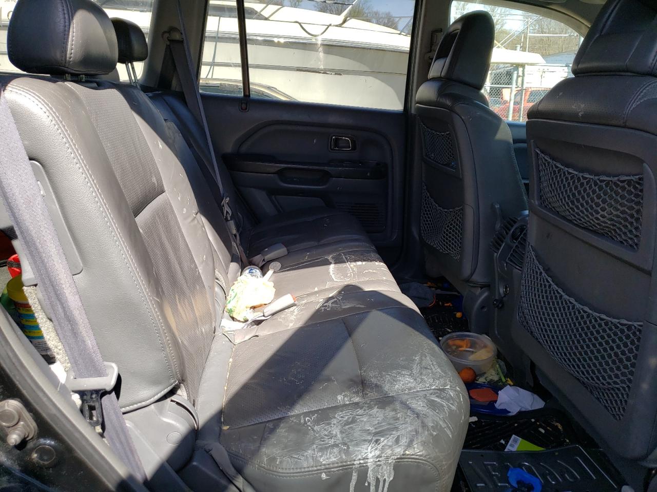 Photo 6 from auction – 2005 HONDA PILOT EXL with VIN 5FNYF185X5B038111