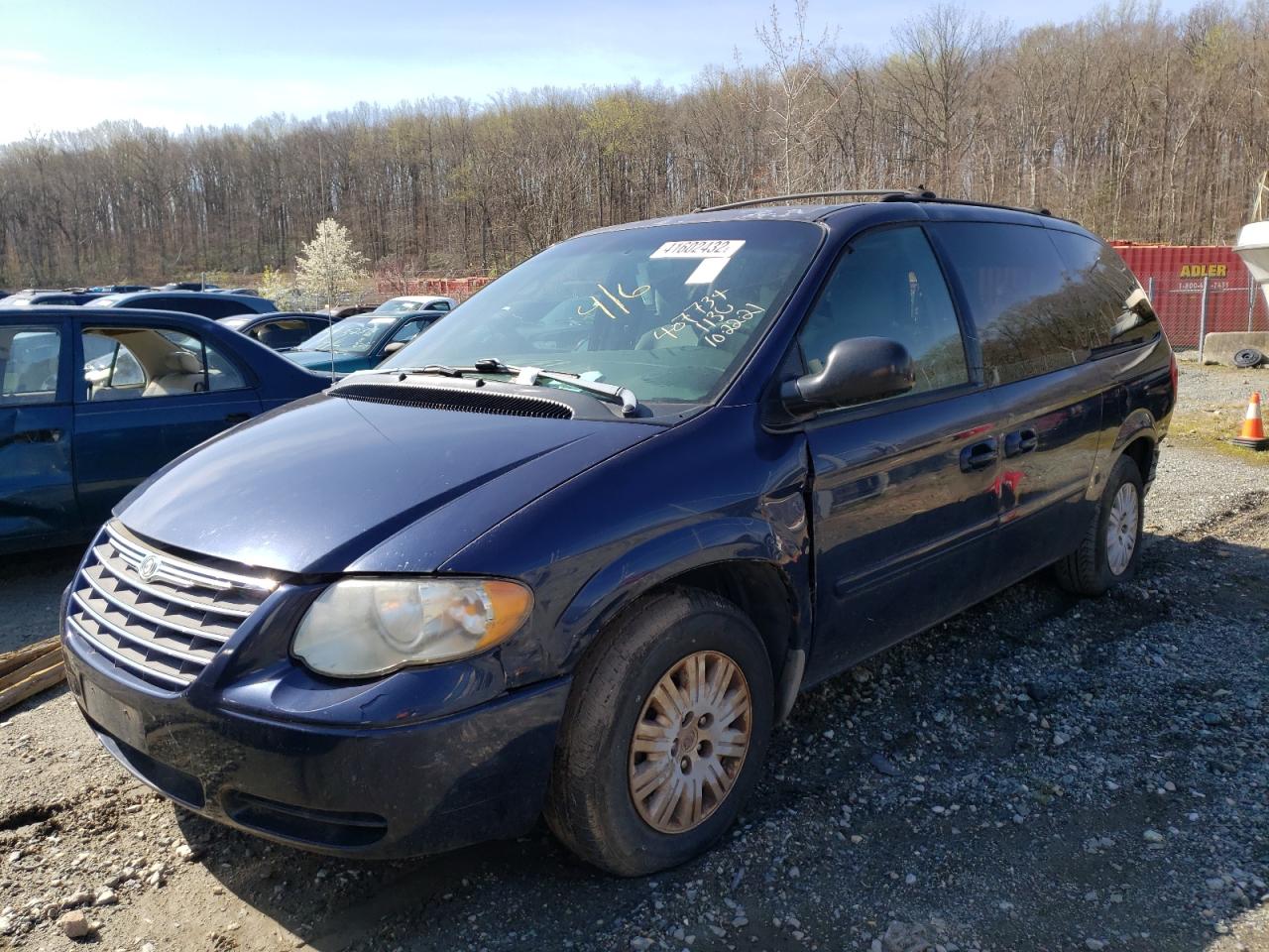 Photo 2 from auction – 2005 CHRYSLER TOWN & COU with VIN 2C4GP44R25R155317