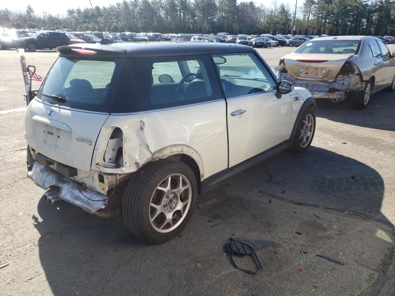 Photo 4 from auction – 2005 MINI COOPER S with VIN WMWRE33405TD96218
