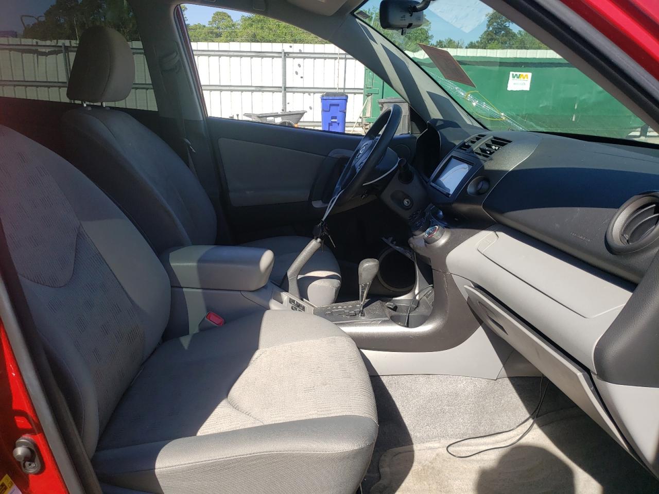 Photo 5 from auction – 2010 TOYOTA RAV4 with VIN JTMBF4DVXAD025275