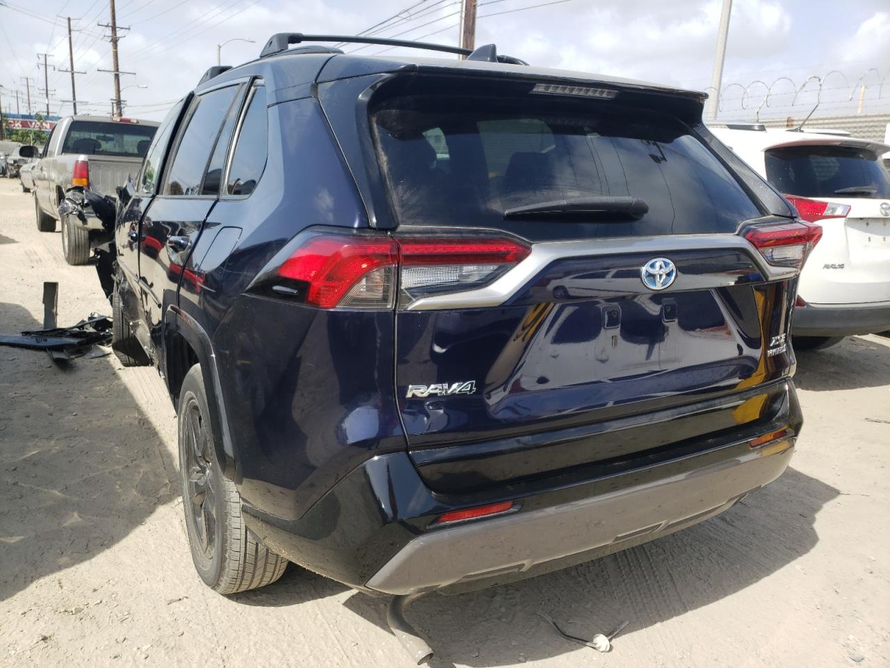 Photo 3 from auction – 2019 TOYOTA RAV4 XSE with VIN 2T3EWRFV9KW015316