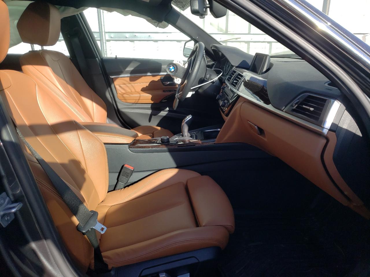 Photo 5 from auction – 2017 BMW 330 XI with VIN WBA8D9C51HK677543