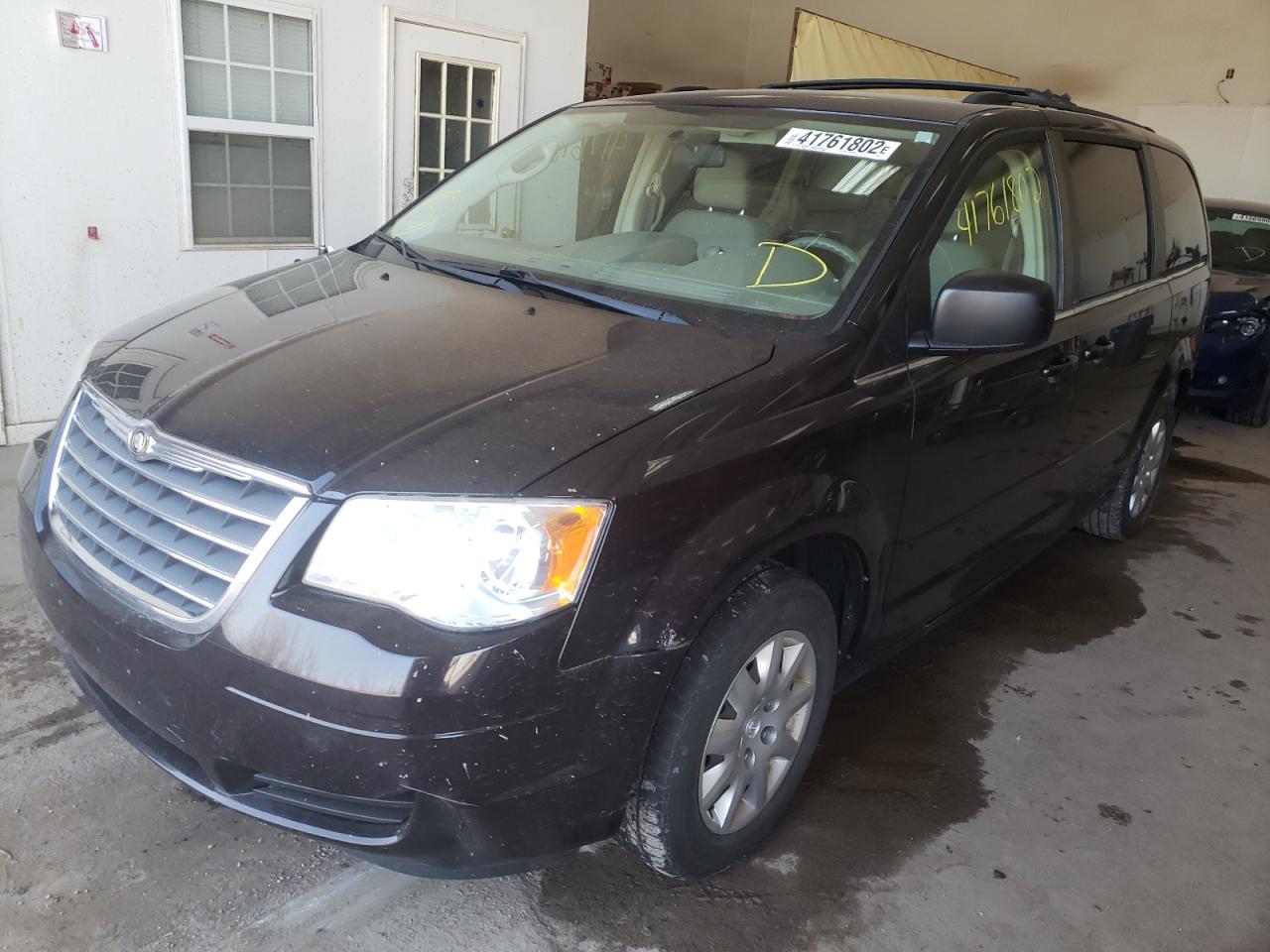 Photo 2 from auction – 2010 CHRYSLER TOWN & COU with VIN 2A4RR4DE2AR288051