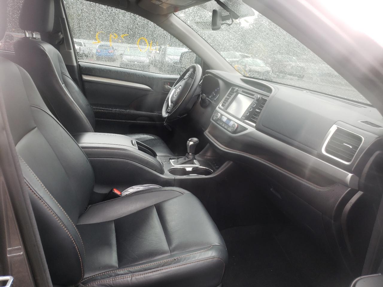 Photo 5 from auction – 2015 TOYOTA HIGHLANDER with VIN 5TDJKRFH0FS218865