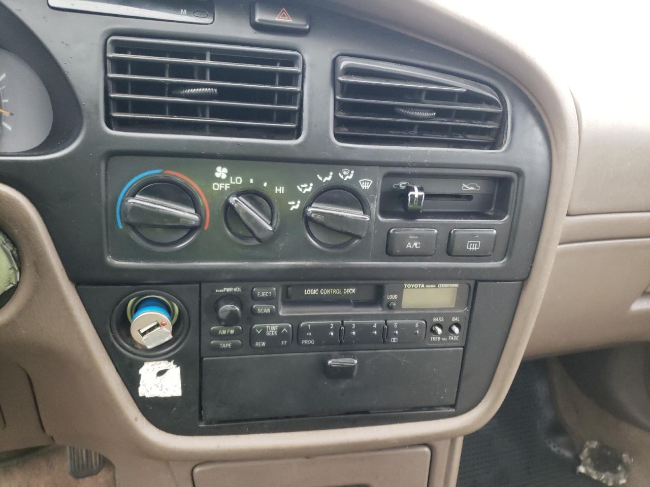 Photo 9 from auction – 1994 TOYOTA CAMRY with VIN 4T1SK12E6RU374602