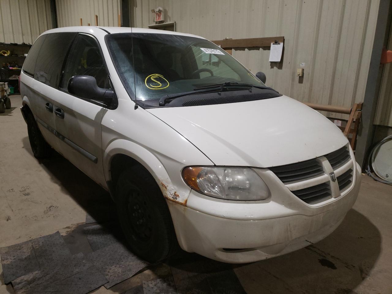 DODGE CARAVAN SE 2005 with VIN 1D4GP25RX5B401275 - Photo from auction