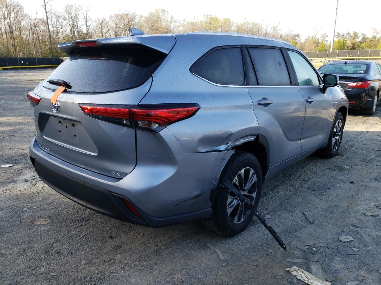 Photo 4 from auction – 2020 TOYOTA HIGHLANDER with VIN 5TDGZRAH9LS010041