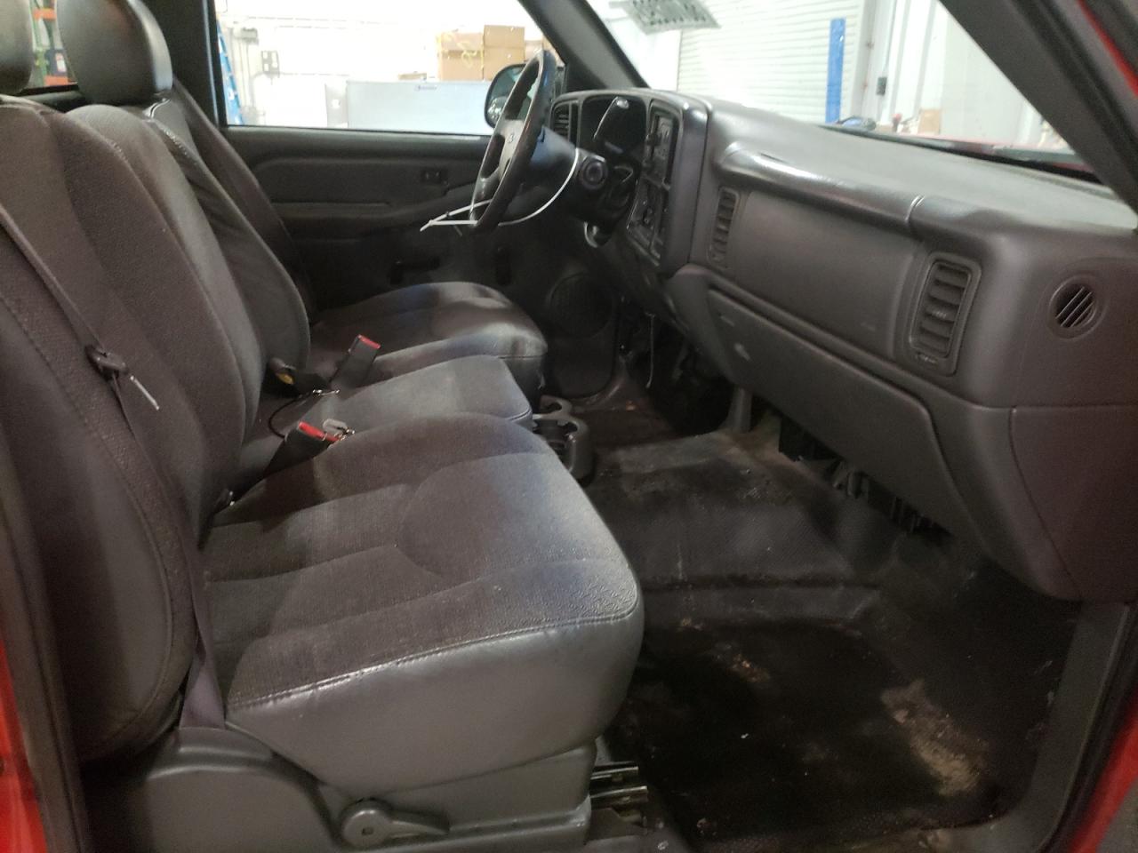 Photo 5 from auction – 2004 CHEVROLET SILVERADO with VIN 1GCHC24UX4E167784