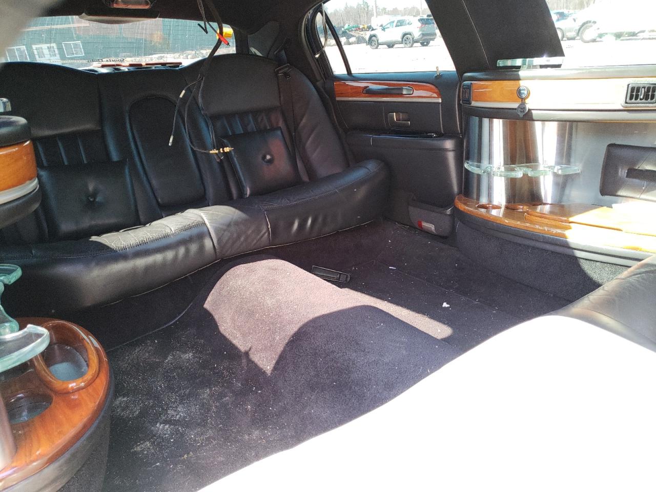 Photo 6 from auction – 2007 LINCOLN TOWN CAR E with VIN 1L1FM88W97Y635328