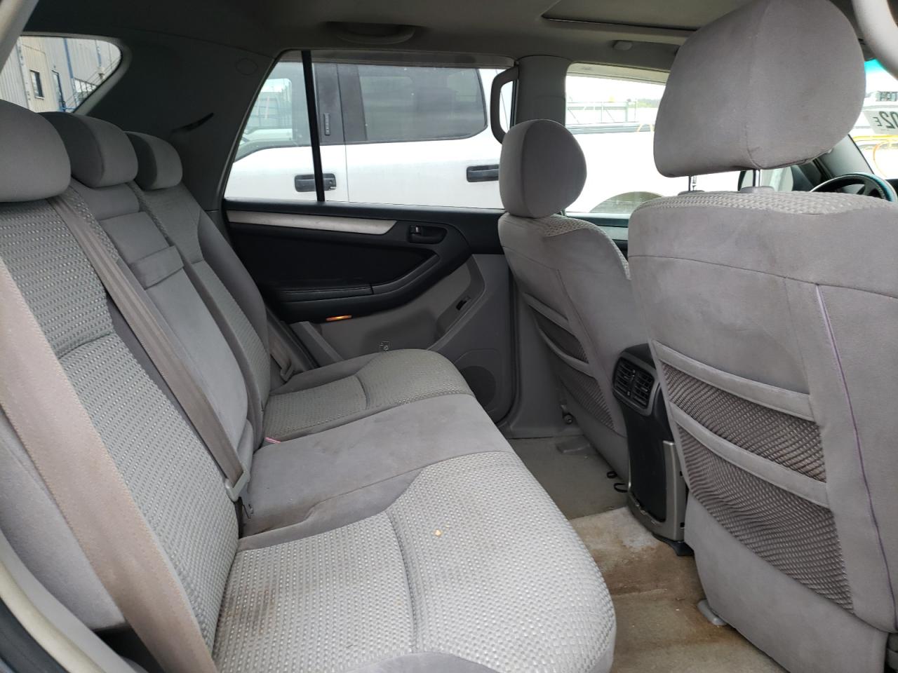 Photo 6 from auction – 2004 TOYOTA 4RUNNER SR with VIN JTEBU14R840046401