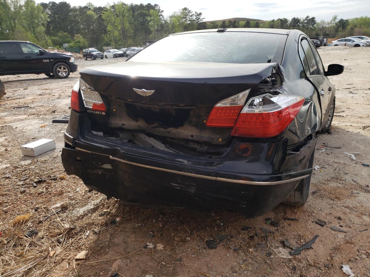 Photo 9 from auction – 2010 HYUNDAI GENESIS with VIN KMHGC4DE2AU101064